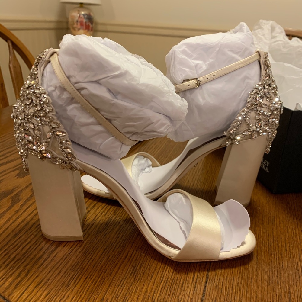 Brand new Badgley Mischka Heels 7.5